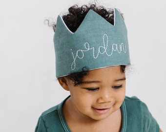 Green Linen Reusable Birthday Hat, First Birthday Crown, Custom Name Crown for Kids, Personalized Smash Cake Hat, Green Birthday Outfit