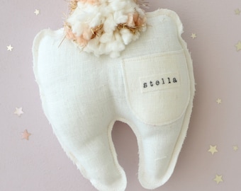 Oreiller de fée des dents avec nom personnalisé avec poche et cordon de suspension, coussin de dent personnalisé neutre pour garçon ou fille, cadeau de baby shower souvenir