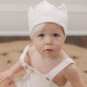 Corona ricamata per compleanni di neonati e bambini, ricordo personalizzato per il primo compleanno del bambino, cappello da festa in lino per il primo compleanno
