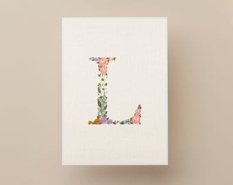 Babynaam met wilde bloemen, eerste muurkunst baby, geborduurde bloemenbrief, babymonogram kunst aan de muur, aangepast borduurwerk voor babykamer
