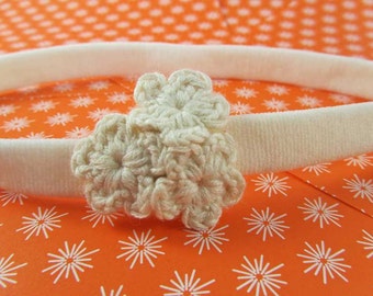 Trio de Crochet - Vanilla Headband w/ Crochet Flower Cluster