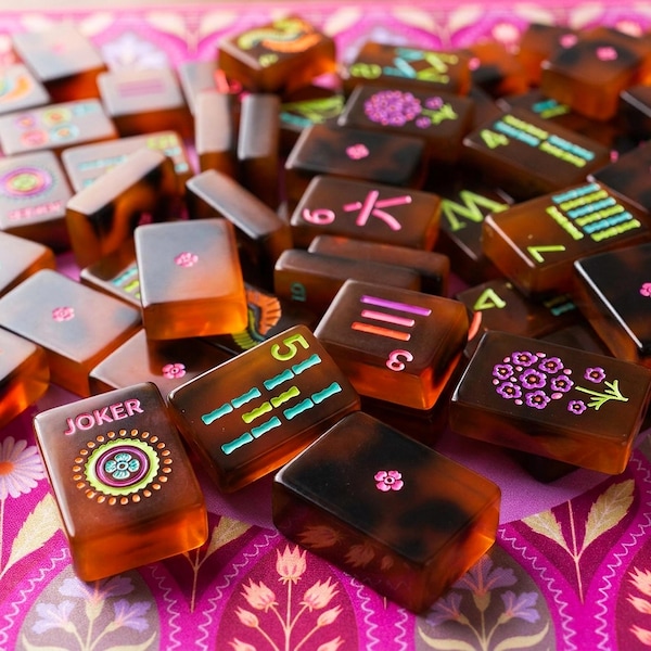 Luxury American Mahjong Tiles | Tortoiseshell Acrylic Set With Mat (160 Pieces)
