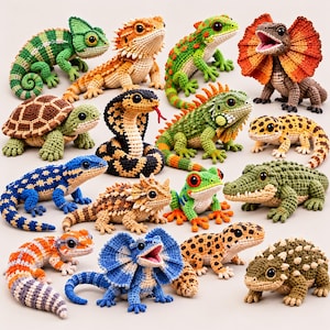 Puede incluir: Una colección de quince figuras de animales tejidas a ganchillo que incluye varios lagartos, una tortuga, una serpiente, una rana y un cocodrilo. Las figuras presentan texturas detalladas y colores vibrantes como verde, naranja, azul, marrón y amarillo.