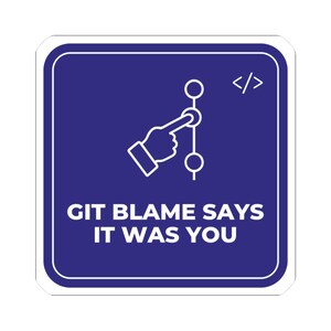 Peut inclure: Un autocollant carré à fond bleu foncé avec une bordure blanche. Il présente un graphique en ligne blanche montrant une main pointant vers un nœud sur une ligne verticale, un symbole de code et le texte blanc "GIT BLAME SAYS IT WAS YOU".