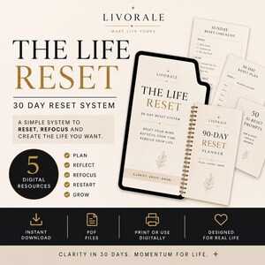 以下が含まれることがあります： Livoraleの30日間ライフリセットシステム。スパイラル綴じの90日間プランナー、リセットチェックリスト、50個のAIプロンプトが含まれています。ベージュと黒のレイアウトには、計画、振り返り、再集中、再起動、成長のプロセスを説明するテキストが記載されています。