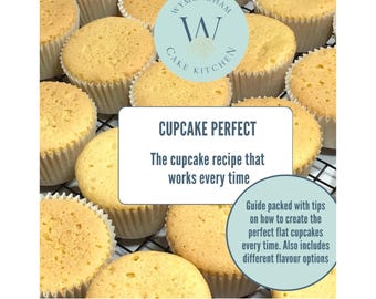 Könnte beinhalten: Eine Ansammlung von schlichten, goldbraunen Cupcakes in weißen Papierförmchen auf einem schwarzen Drahtgitter. Textüberlagerungen lauten: Wymondham Cake Kitchen, CUPCAKE PERFECT, The cupcake recipe that works every time und ein Leitfaden.