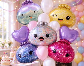 Puede incluir: Un ramo de globos festivo que incluye varios globos de aluminio con formas de personajes sonrientes y coloridos con acabados brillantes, intercalados con globos de látex en blanco y rosa claro para una decoración alegre.