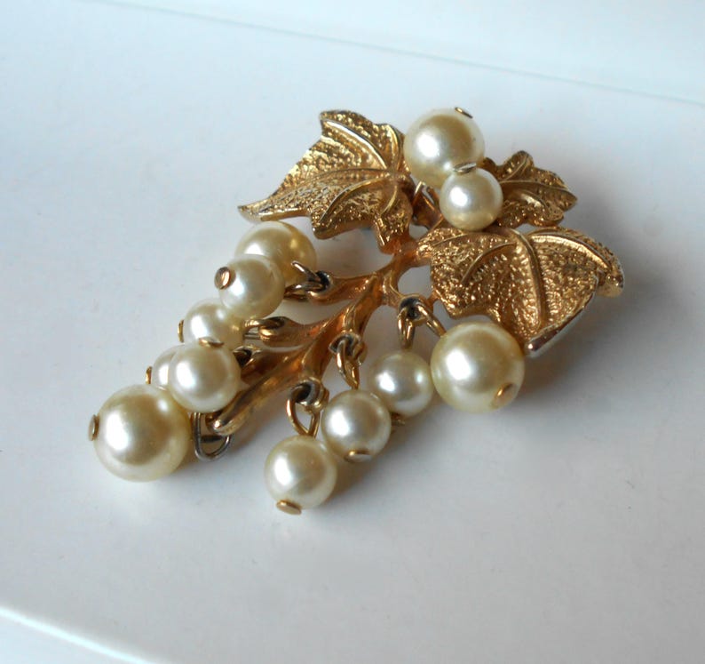 Vintage Pearl Grape Cluster Brooch Pin articulated