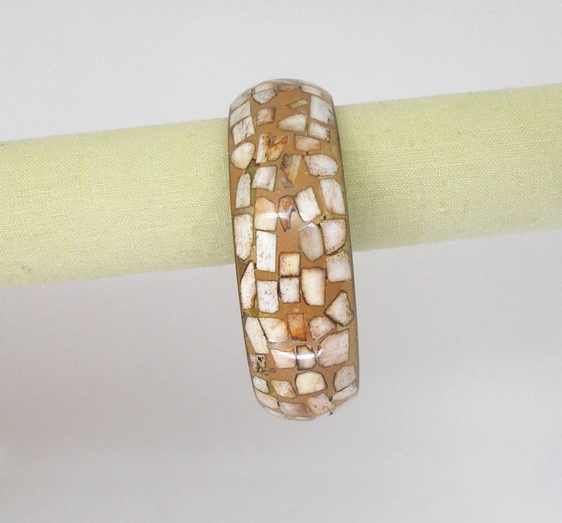 Wide Chunky Vintage Brass Bangle Bracelet with inlaid Beige Neutral colored Stone Shell Chips CIJ