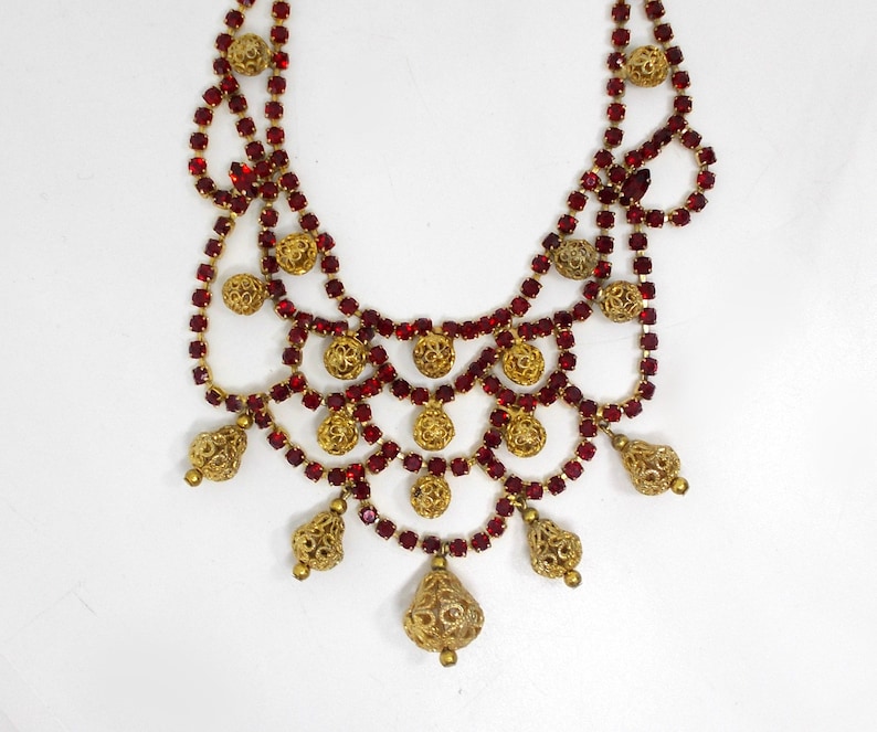 Vintage Gold Tone Filigree Bib Necklace with Dangles /& Ruby Red Rhinestones
