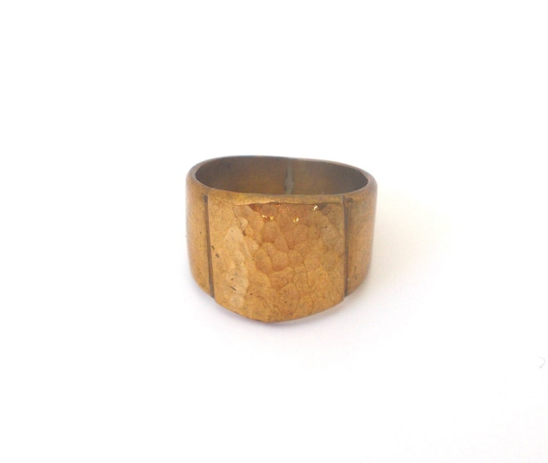 Vintage Ring Hammered Accent Gold Tone Size 8 CIJ