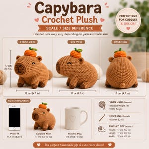 Peut inclure: Une peluche capybara au crochet marron avec un fruit orange sur la tête. L'image montre des vues de face, de côté et de dos avec des dimensions de 17 cm de hauteur, 17 cm de longueur et 12 cm de largeur, à côté d'un smartphone et d'une tasse.