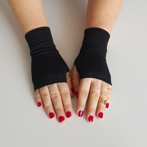 Mitaines courtes noires, Manchettes, Gants pour textos, Gants de conduite, Gants de cyclisme, Chauffe-mains, Mitaines pour gants de vélo, Cadeau de la Saint-Valentin image 1