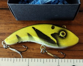 Wooden Fishing Lure Hand Carved Yellow Black Sinking Lipless Crank Bait