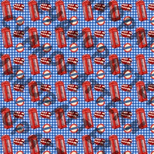 Può includere: Un motivo ripetitivo su sfondo a quadretti blu e bianchi con cabine telefoniche rosse di Londra, autobus rossi a due piani e insegne circolari della metropolitana rosse e bianche. Il design è uniforme su tutta la superficie.