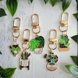 Porte-clés plante en pot, émail, chats noirs, bijou de sac, accessoire de sac à dos, emballage cadeau disponible