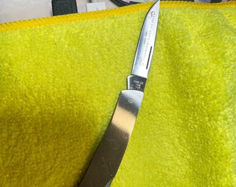 Navaja de bolsillo Centennial Lockback, probada por Case XX, de 3 1/8", cerrada