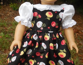 Rosen Print Puppenkleid: Schwarze Baumwolle, Spitzenkragen, 45 cm gross