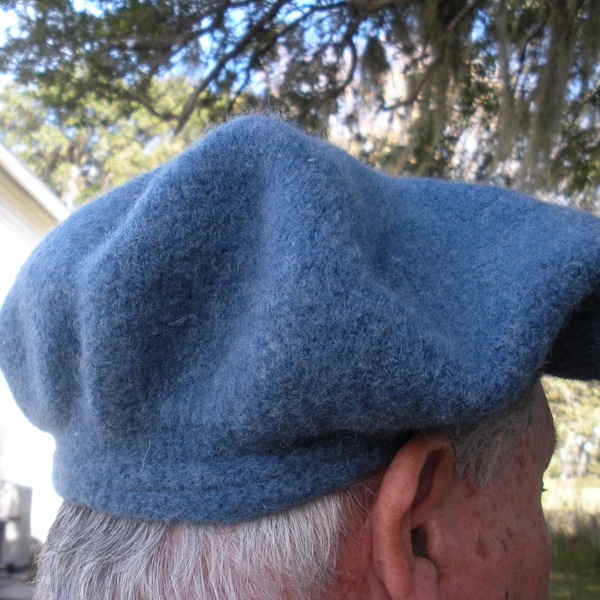 Bonnet en laine feutrée tricotée à la main des Highlands écossais.