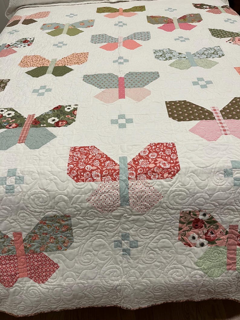Mystic Flutter Quilted Table Topper NCU0DV655