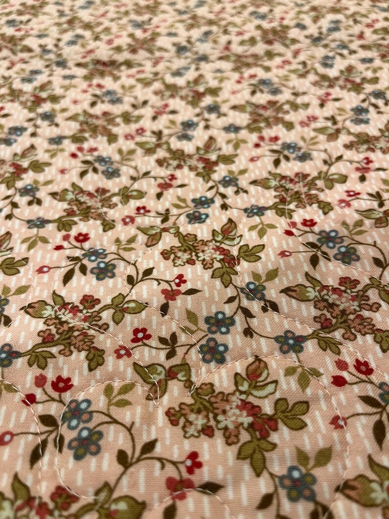 Wild Flutter Quilted Table Topper NCU0DV652