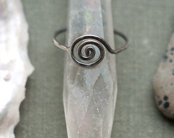 Heilige Geometrie Fibonacci-spiraalring van sterlingzilver, een minimalistische stapelring.