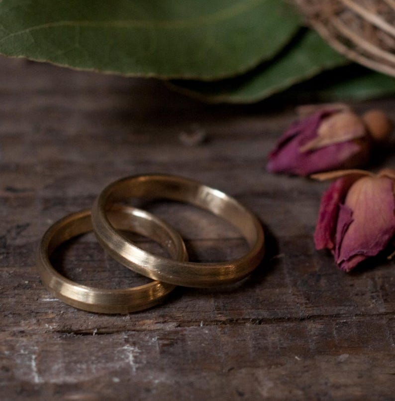 Anillo con borde de cuchillo en plata de ley, un moderno anillo apilable geométrico o anillo de bodas alternativo para cada género. imagen 5