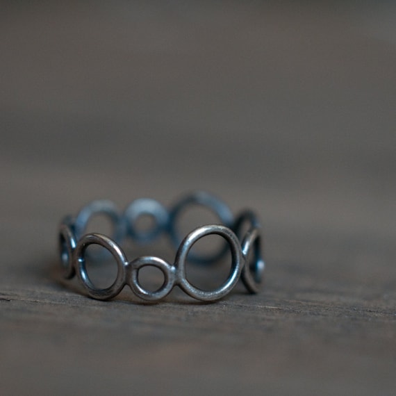 KREIS ring, sterling silver circle ring, oxidised and blackened silver, hand fabricated, design collection, gender neutral, thumb or pinkie