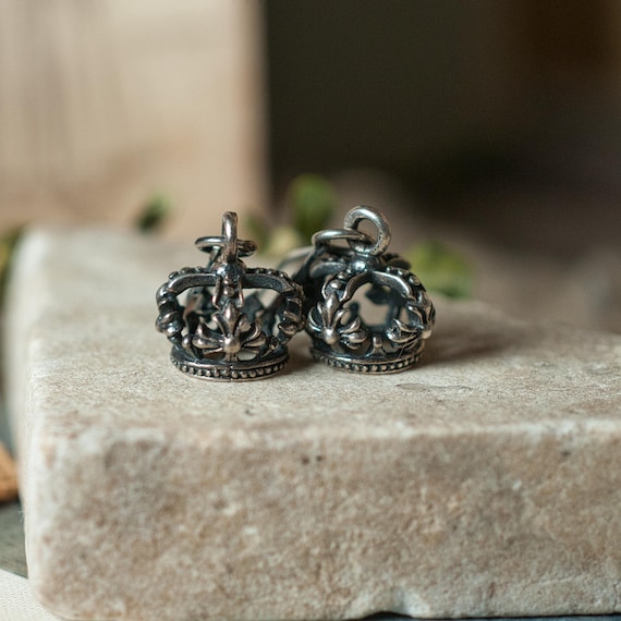 Witch crown earrings, vintage sterling silver crown charms with lever back ear hooks