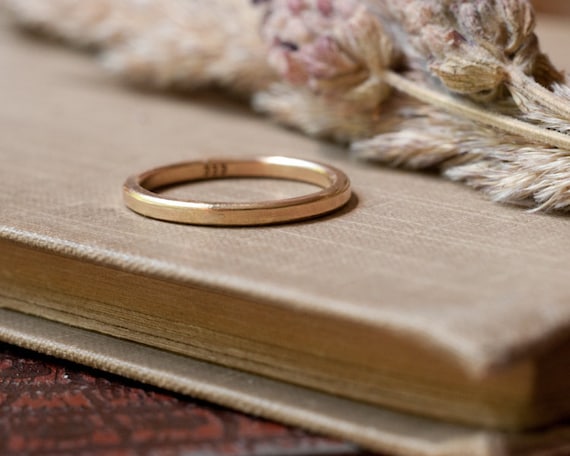 Square wedding ring, simple and minimal gold ring band, 14k gold wedding ring or stacking ring.