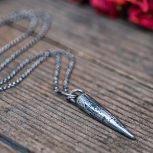 Collar rústico con péndulo de plata de ley tallado a mano, fundido en plata maciza 925, una pieza única con forma de péndulo, herramienta de adivinación, regalo de bruja.