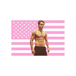 Dacre Montgomery / Billy Hargrove Stranger Things drapeau américain rose | jusqu'à l'aube