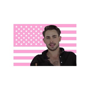Dacre Montgomery / Billy Hargrove Stranger Things drapeau américain rose | jusqu'à l'aube