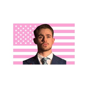 Dacre Montgomery / Billy Hargrove Stranger Things drapeau américain rose | jusqu'à l'aube