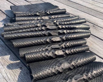 Piel de pitón reticulada auténtica, negra mate / piel de vientre sin blanquear, piel de serpiente para bolsos, carteras y artículos de marroquinería.