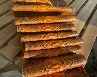 Vera pelle di pitone reticolata, arancione lucida / Pelle di serpente non sbiancata, ideale per borse, portafogli e lavori artigianali.