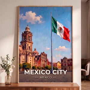 Può includere: Una stampa artistica da parete incorniciata che raffigura una storica cattedrale in pietra a Città del Messico sotto un cielo azzurro con nuvole. Un alto pennone espone la bandiera messicana verde, bianca e rossa. Il testo MEXICO CITY - MEXICO è in basso.