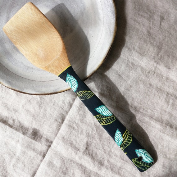 Handbemalter Bambus-Pfannenwender  Umweltfreundlich & Lebensmittelecht   Einzigartiges Design  Zum Kochen und Rhren  Tolle Geschenkidee - Etsy.de