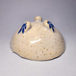 Handcrafted Ceramic Bowl on 3 Legs – Hand-Painted with Floral Patterns – Dishwasher Safe, Unique Piece, Dessert or Decorative Bowl