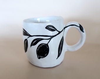 Caneca artesanal – Pintada à mão – Motivo de limão – Para café e chá – Peça única