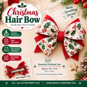 Op de afbeelding: Een kersthaarsstrik naaipatroon met een rood-witte hulstprint stoffen strik. De afbeelding bevat de tekst: Christmas Hair Bow Sewing Pattern, Instant Download, PDF Pattern, Beginner Friendly, Editable SVG en Standard Finished Size 11,5 x 7,5 cm.