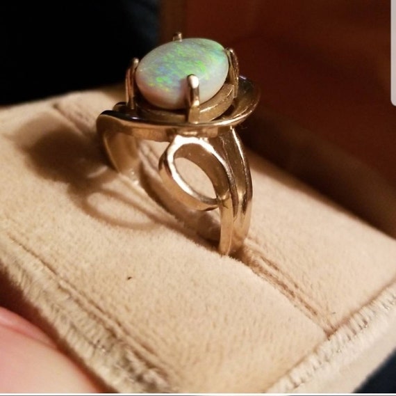 14k Gold Opal Gorgeous Ring