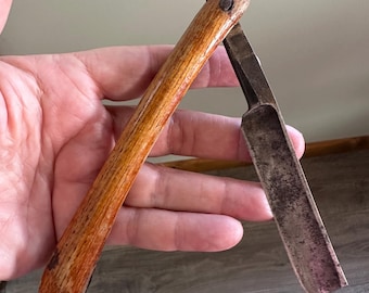 Early 1900s Wade Butcher Sheffield Straight Razor called cut throat Wooden Handle