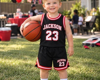 Basketbalshirt en -broekje voor peuters - Basketbaluniform voor kinderen - Met naam en nummer - Cadeau voor jonge sporters