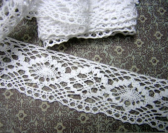 2 yardas de encaje de algodón Cluny blanco - Encaje de algodón plano de estilo antiguo de casi 2 pulgadas de ancho.