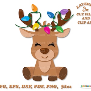 Download istantaneo. Simpatici file tagliati e clip art in formato SVG con renna seduta di Natale. Uso personale e commerciale. R_39.