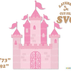 Puede incluir: Un castillo rosa de varios pisos con una puerta decorativa y banderas. El castillo mide 73 pulgadas de ancho y 92 pulgadas de alto. La imagen incluye el texto "LAYERED CUT FILE SVG".