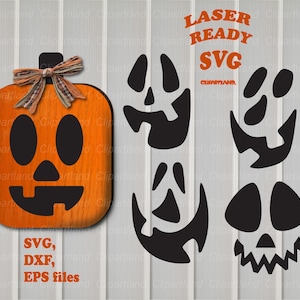 Op de afbeelding: Een digitale ontwerpbestandsset met een oranje pompoenvorm met een geruite strik en drie verschillende zwarte pompoengezicht-uitsnijdingen. De tekst LASER READY SVG en SVG, DXF, EPS is zichtbaar in oranje op een witte achtergrond.