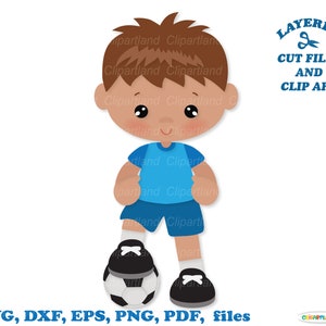 SOFORTIGER Download. Niedliche kleine Fußball Spieler Junge Datei und ClipArt. Junge mit einer Kugel. Persönliche und kommerzielle Nutzung. S_7.