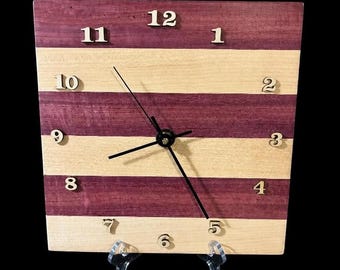 Reloj cuadrado de madera de palo morado y arce